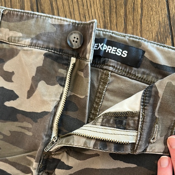 Express Camo Women's Shorts - Picture 2 of 5